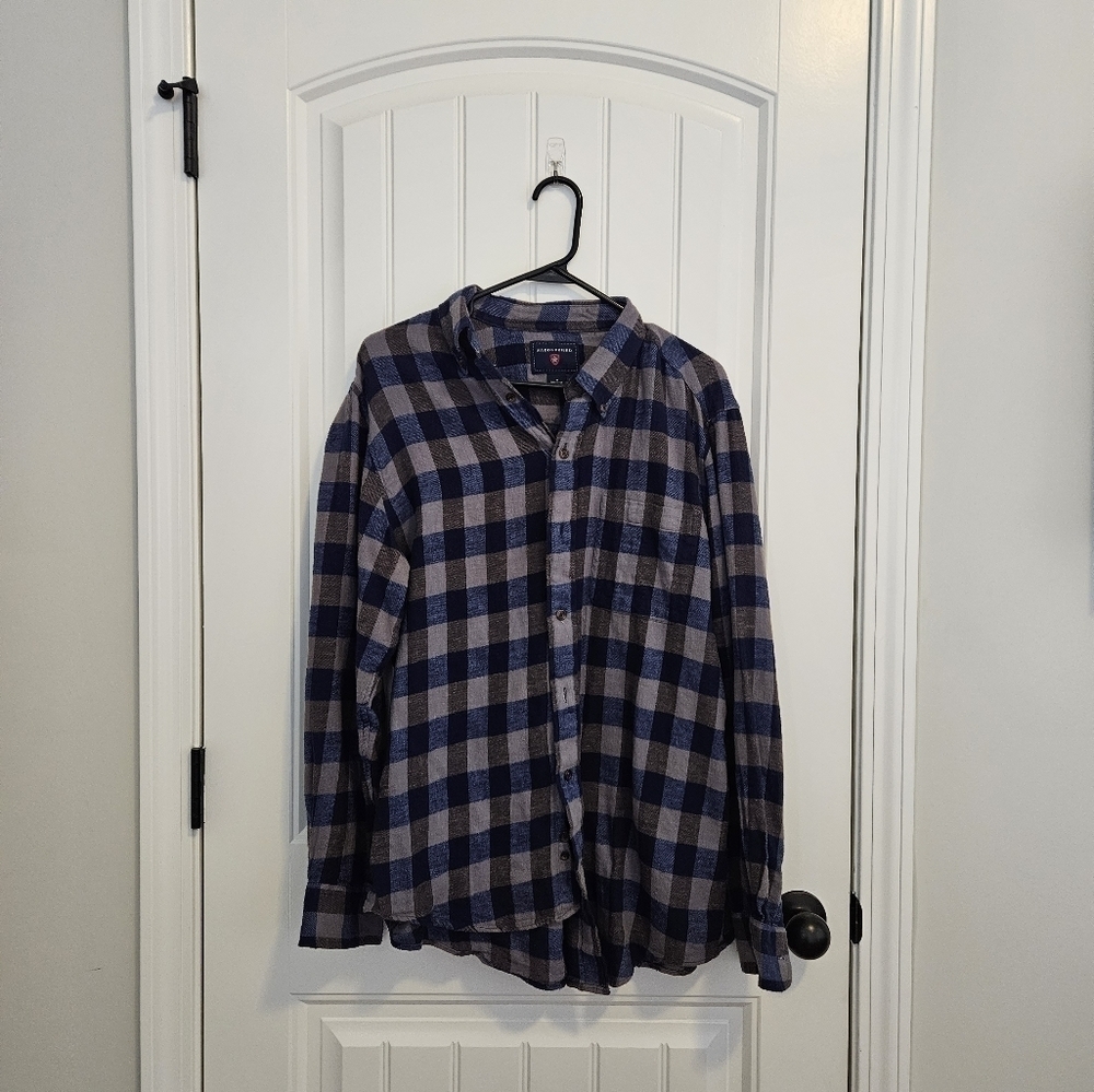 Grey and Blue Men's Flannel Size M